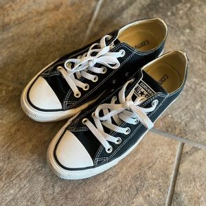 Converse Black Size 8